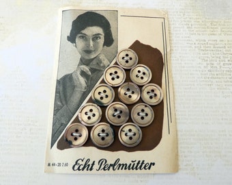 Card of 12 vintage brown mother-of-pearl buttons, 14 mm buttons