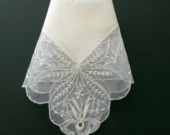 Vintage cream linen handkerchief with lace edge