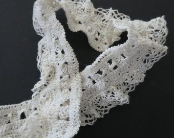 Vintage stretch cream lace trim, 3 cm wide, 1 metre