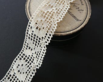 Antique cream cotton filet lace trim, 2.5 cm