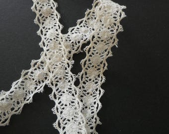 Vintage cream cotton double-sided lace ,  2.5 cm wide, 4.5 metres