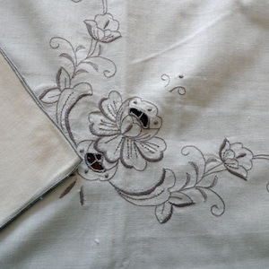 Embroidered Madeira cutwork supper cloth with four napkins/serviettes