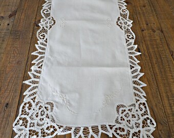 Vintage cream Battenburg lace embroidered table runner, unused