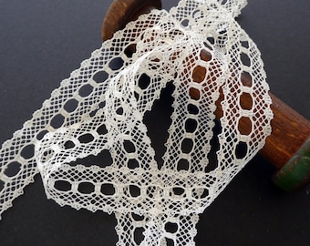 Vintage cream nylon eyelet lace, 2 cm wide, 3 metres