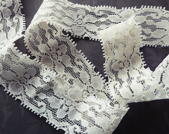 Stretch ivory lace trim, 3 cms wide, 2.6 metres