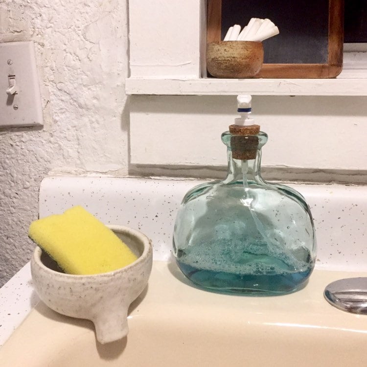 Cheer Collection Kitchen Sink Sponge Organizer with Drip Tray