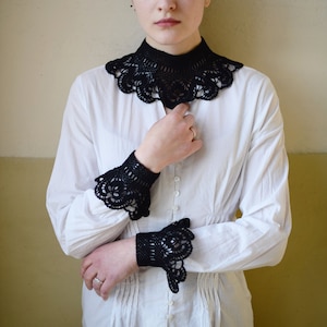 Crochet collar and cuffs for women Lace choker Detachable collar Neck ruff corset Wrist cuffs Ruffle sleeve extender Black knitted collar