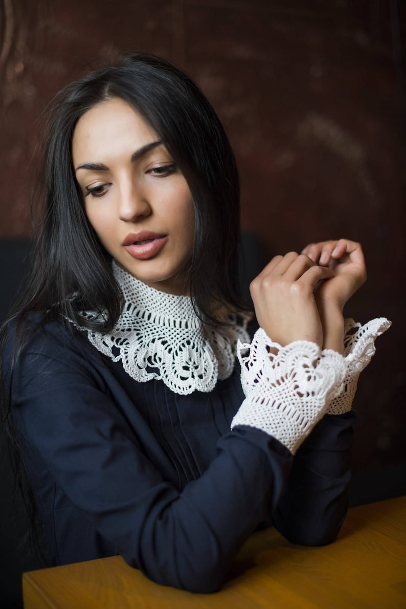 Hand made crochet collars and cuffs detachable collar and cuffs Hand made collar Crochet lace collar White knitted collar Choker image 1