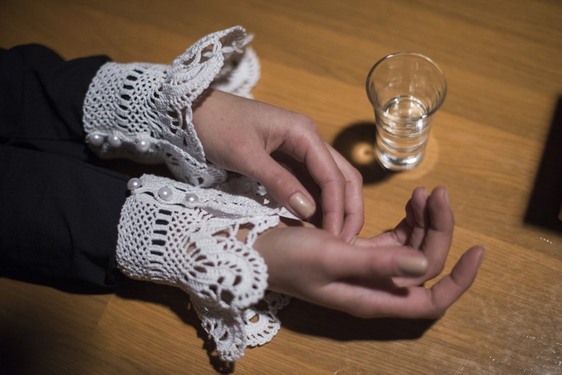 Hand made crochet collars and cuffs detachable collar and cuffs Hand made collar Crochet lace collar White knitted collar Choker image 3