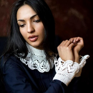Gehäkelter Baumwollkragen Choker Abnehmbare Ärmel 50.Geburtstag Geschenk für Frauen Spitze Handgelenk Manschetten Jane Austen Halskorsett Rüschenärmelverlängerer