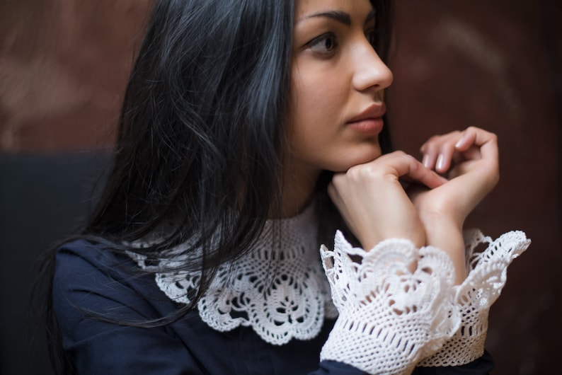 Hand made crochet collars and cuffs detachable collar and cuffs Hand made collar Crochet lace collar White knitted collar Choker image 4