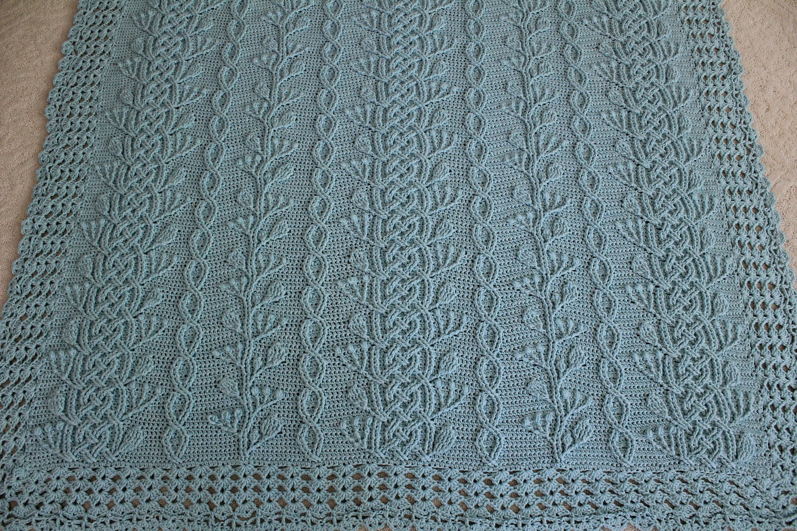Garden (or Gardyne) Crest Premium Blanket - Black Celtic Cross Style