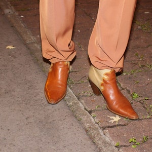 Walter Steiger Cowboystiefel aus braungoldenem und beigem Leder und Stoff / Größe 38,5