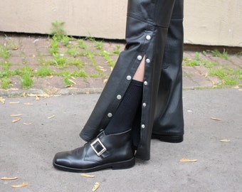 Stiefeletten aus schwarzem Leder mit quadratischer Spitze und rechteckiger Metallschnalle / Größe 41