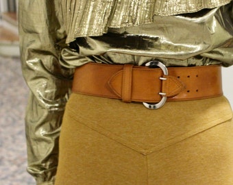 Ceinture large Hervé Masson en cuir camel et boucle argenté