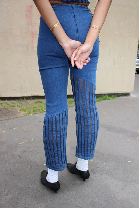 Ensemble pantalon et top en jeans bleu et filet n… - image 5