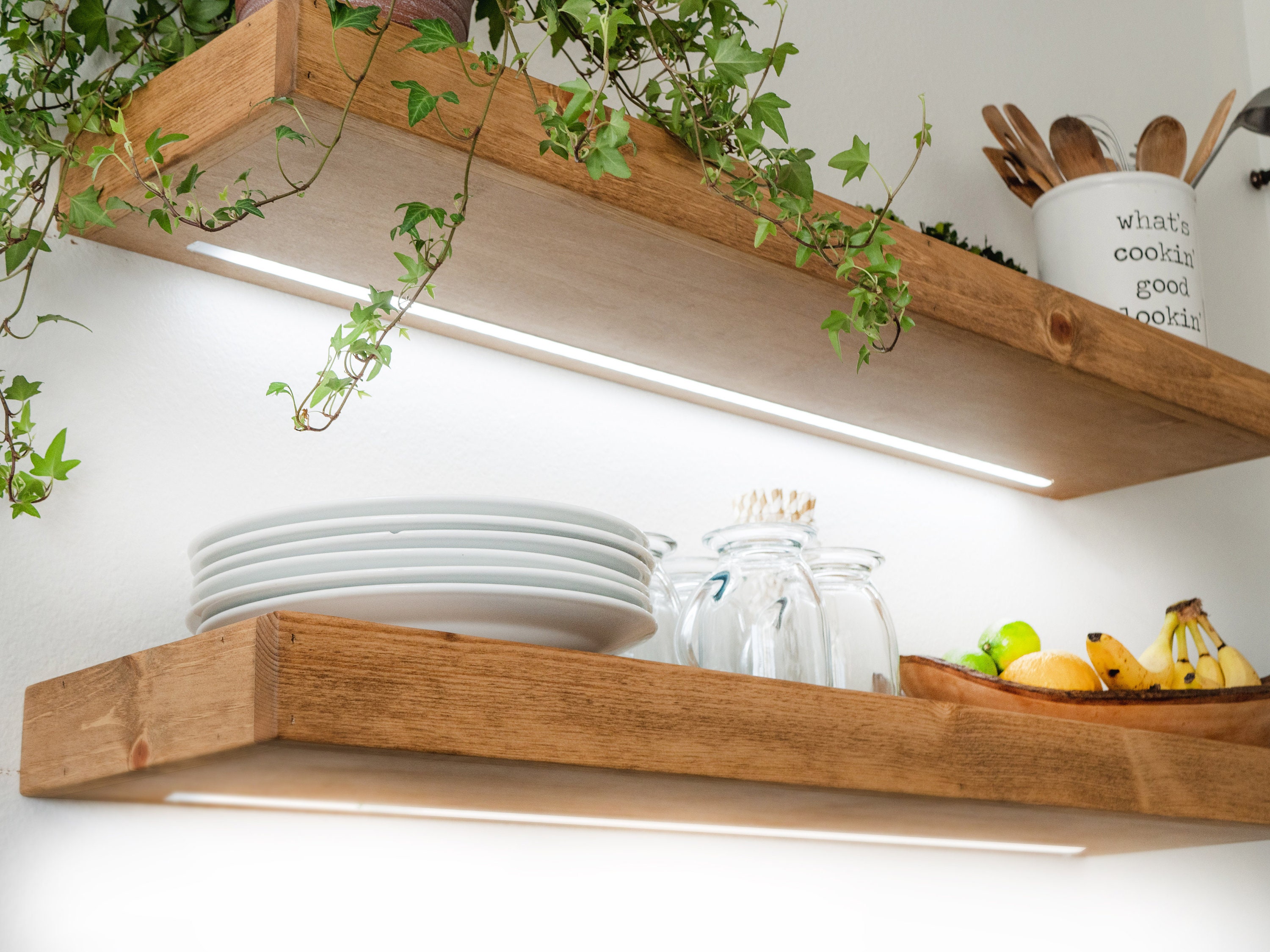 Étagère en bois massif avec éclairage, étagère simple avec lumières LED,  élément flottant en bois pour la cuisine -  France
