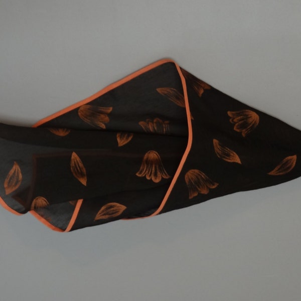 Echarpe étole châle en tissus fantaisie imprimé noir et tulipes orange - Scarf - shawl- black stole with orange tulips