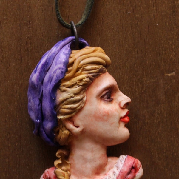 Collier Camée sculpté - céramique peint  -Pendant  Painted Cameo