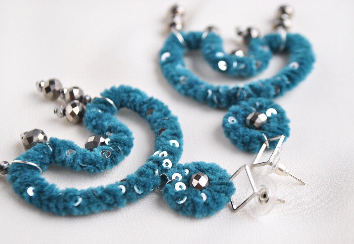 Bogen U geformt geometrische flauschige Ohrringe | Etsy