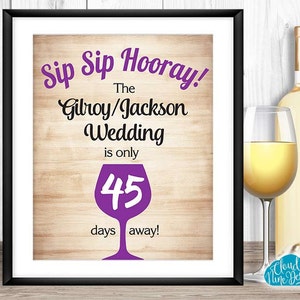 Op de afbeelding: Een houtnerf achtergrond met een grafische afbeelding van een paars wijnglas en de tekst "Sip Sip Hooray! The Gilroy/Jackson Wedding is only 45 days away!"