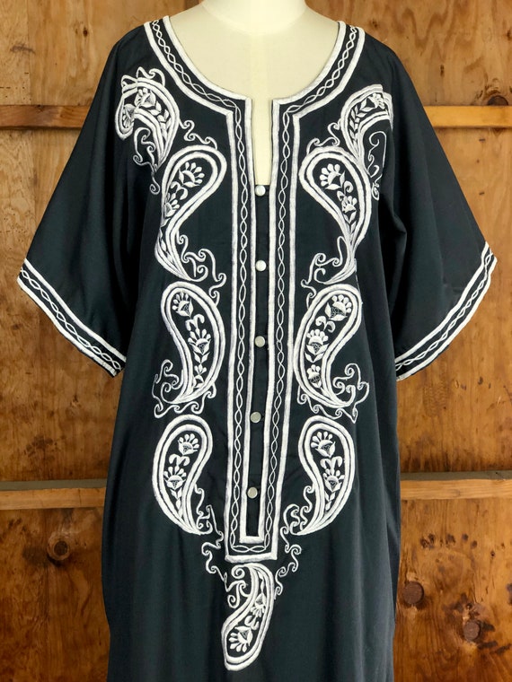 Vintage 60s/70s Black & White Paisley Embroidered… - image 5