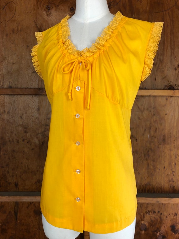 1970s Vintage Golden Yellow Lace Trim Peasant Blo… - image 5