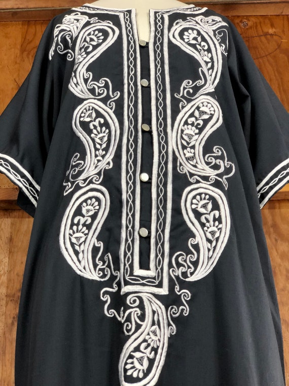 Vintage 60s/70s Black & White Paisley Embroidered… - image 3