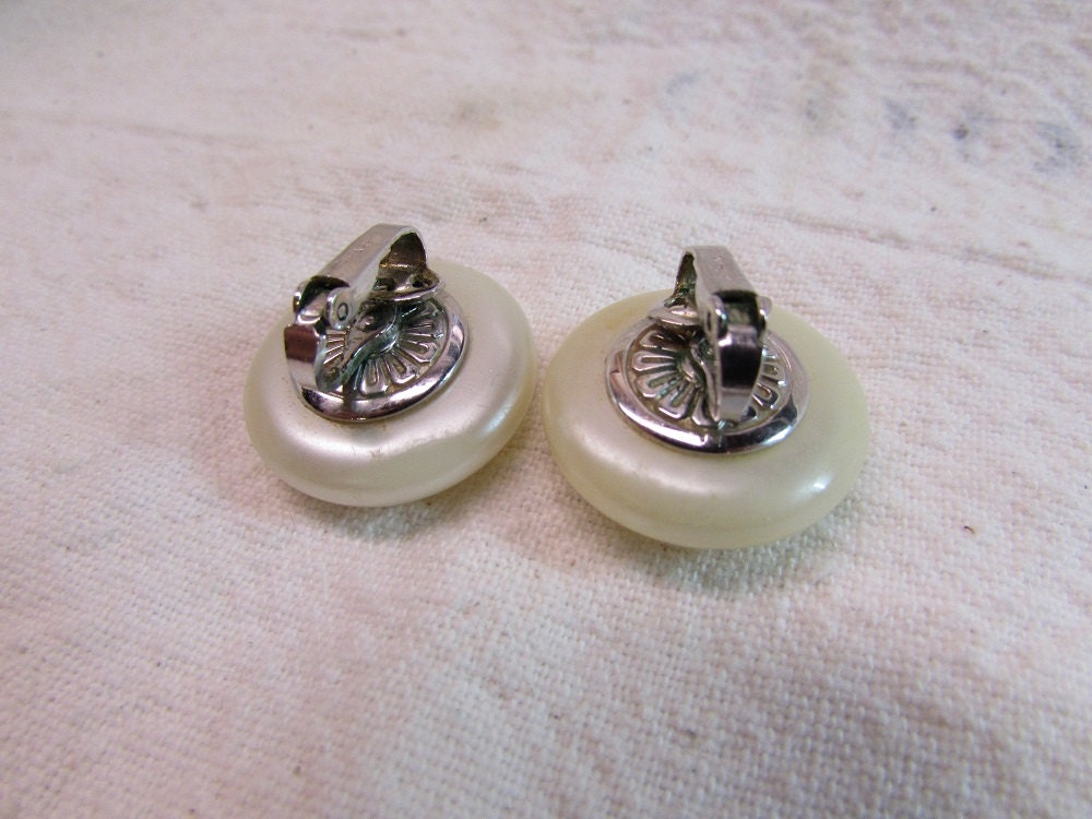 Trifari Pearlized Button Clip-on Earrings - Etsy