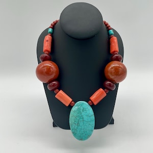 Natürliche Türkis Jaspis Gefärbte Koralle Edelstein Perlen aufgereiht auf Juweliers Draht mit Silber Verschluss