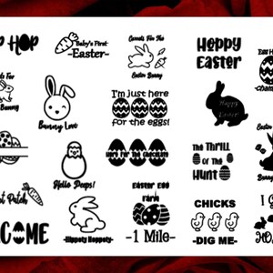 Puede incluir: Archivos de corte SVG de temática de Pascua en blanco y negro con conejos, huevos, zanahorias y frases como "Hop Hop", "Bunny Love", "Feliz Pascua" y "¡Solo estoy aquí por los huevos!".