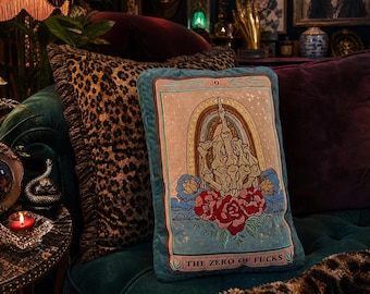 The Zero of F*cks tarot pluche geborduurd kussen, 0 f's skelet tarotkussen, tarotkaart pluche, extra groot geborduurd kussen, tarotkussen