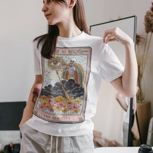 OFERTA DEL DÍA 50%: Camiseta con la Carta del Tarot Audacity