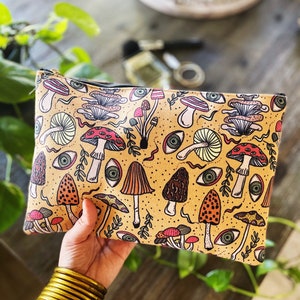 Retro Mushroom Zipper Cosmetic Pouch, mushroom fungi Pattern cosmetic zipper pouch, Retro psychedelic mushroom cosmetic case