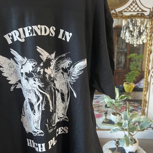 Edgy Angel shirt, Friends in high places tee, Divine Intervention tee, Angel wings manifestation shirt, gothic angel shirt, Spiritual tee afbeelding 5