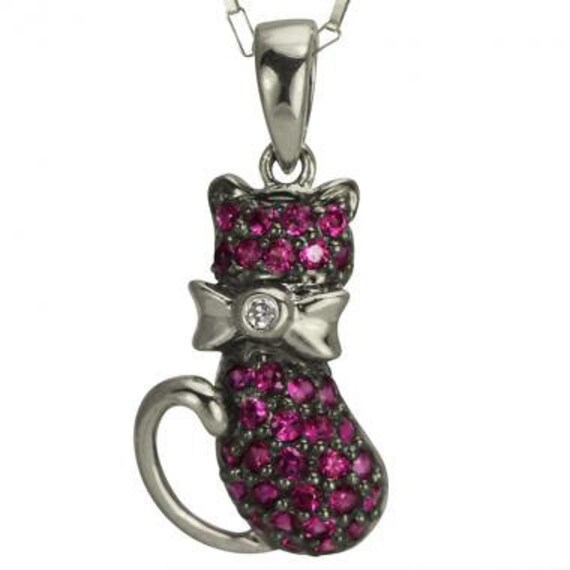 Cat Necklace In 14k White Gold With A Delicate Necklace Design