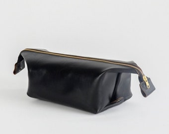 Leather Dopp Kit / Toiletries Bag / Travel case / Shave Bag in Horween Black Chromexcel