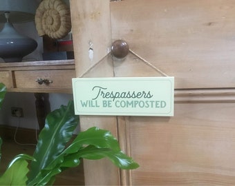 Country Living Garden Wall Plaque - Trespassers Will Be Composted