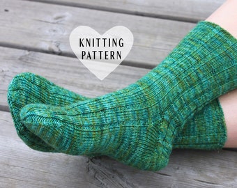 KNITTING PATTERN, Sparkle Socks, knitted socks, knit, rib, ribbing, DIY, project, Christmas, gift, Mosaic Moon, gold, green, easy pattern