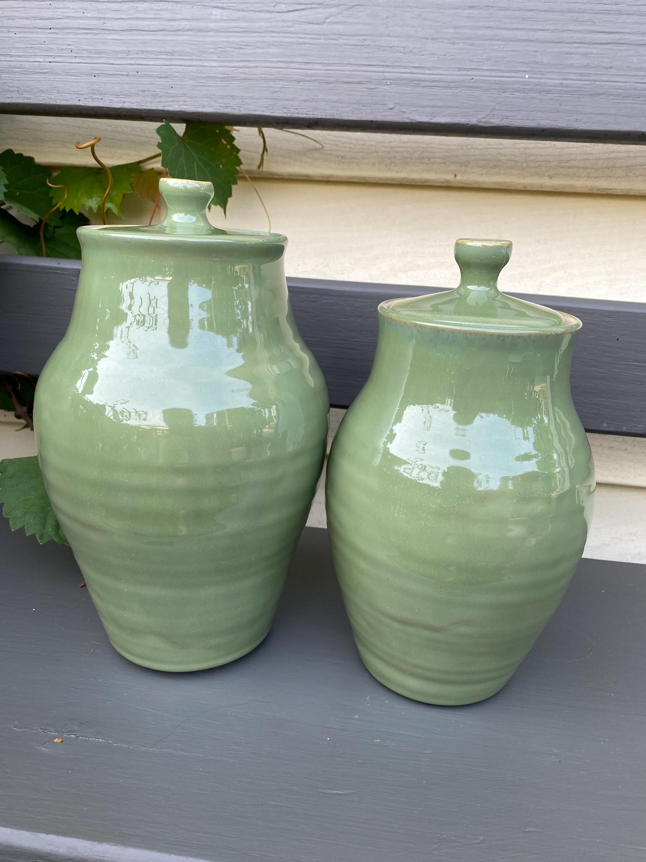 jars ceramic セット Amazon.com: Deco 79 Ceramic Living Room Decorative Jars