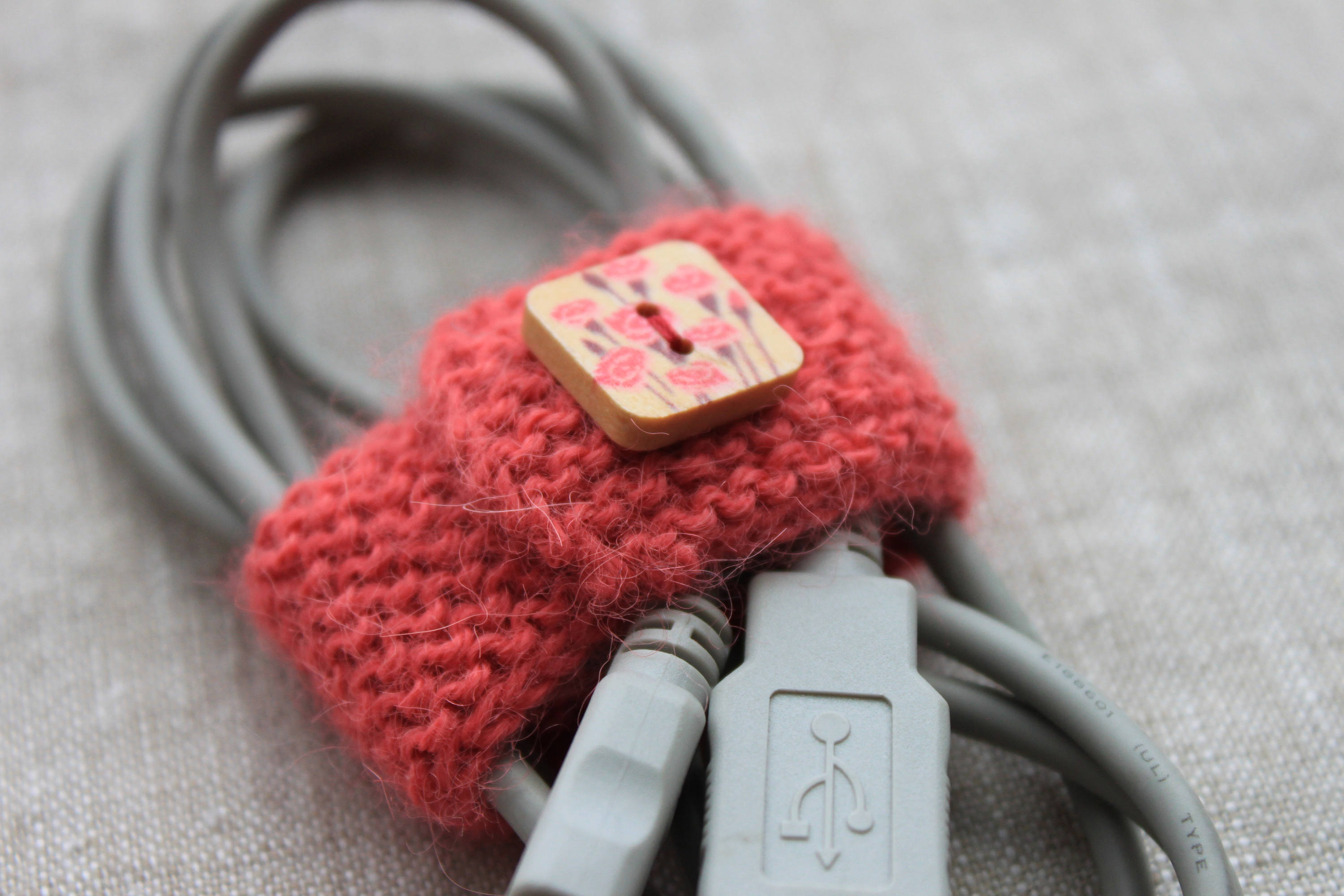 Scrapbooking Paper, Party & Kids Cable Holder Template Pattern Leather Earphone/Cable Holders