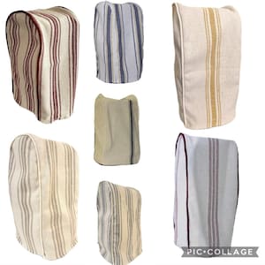 Op de afbeelding: Set van 8 keukenapparaathoezen in verschillende gestreepte patronen. De hoezen zijn gemaakt van een zachte, gestructureerde stof en zijn verkrijgbaar in verschillende kleuren, waaronder beige, wit, blauw, rood en geel. De hoezen zijn ontworpen om keukenapparaten te beschermen tegen stof en vuil.