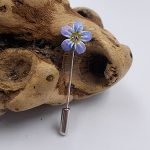 Pequeño broche NOMEOLVIDES Pin azul Nomeolvides Pin azul para bodas Flor de solapa masónica Pin conmemorativo de amor Broche de amistad - Pintado a mano