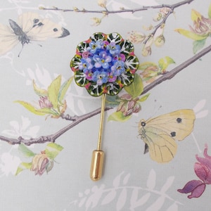 Delicado broche azul con forma de NOMEOLVIDES, ramillete de boda azul, broche de solapa con forma de nomeolvides, símbolo de amor, broche de amistad, solapa masónica pintada a mano