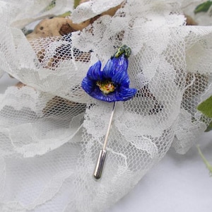 Épingle jacinthe des bois faite main : broche florale en argile, corsage printanier, peint à la main