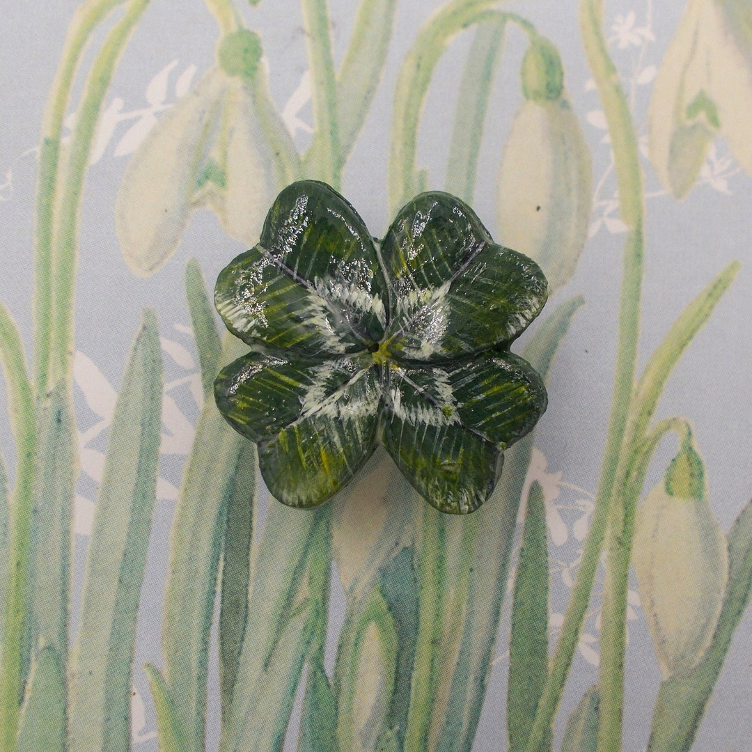 HAND-PAINTED LUCKY CLOVER POCKET COMB main image 0