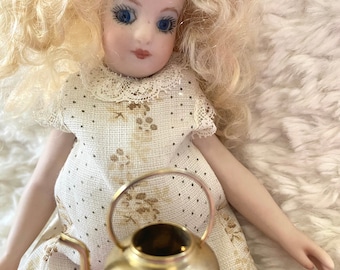 Vintage Miniature Brass Teapot: Dollhouse Decor, Bisque Dolls