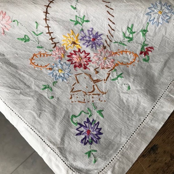 Gorgeous Vintage embroidered tablecloth. Vintage linen for the kitchen.