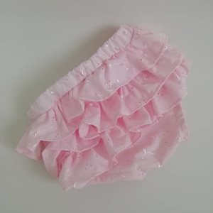 Pink ruffle diaper cover, broderie anglaise baby girl nappy cover, pink cotton diaper cover. Newborn and baby bloomers