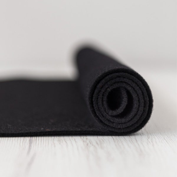 2 MM Wool Felt Black 30 cm by 30 cm (11.8 by 11.8 inches) for Felted Paintings, Crafts, and Fiber Arts